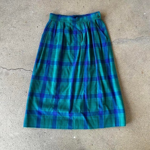 Pendleton Dresses & Skirts - Vintage women's Pendleton 100% virgin wool plaid long multicolor skirt